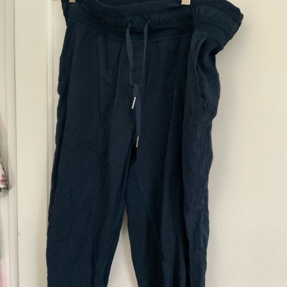 2 pair Lululemon dance studio mid-rise cropped pant size 12 barely worn - Picture 3 of 5